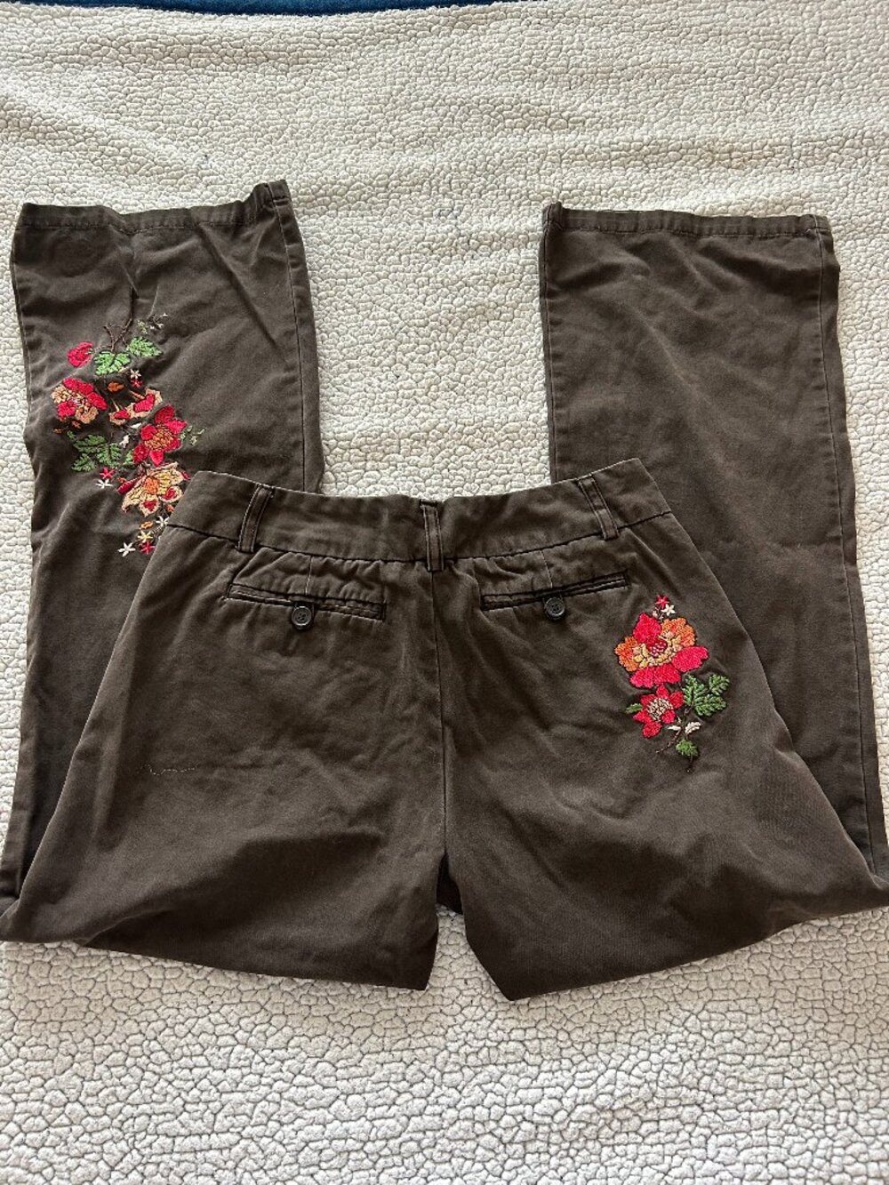Daisy Fuentes -- y2k cotton brown flare pants with flower design on bottom left